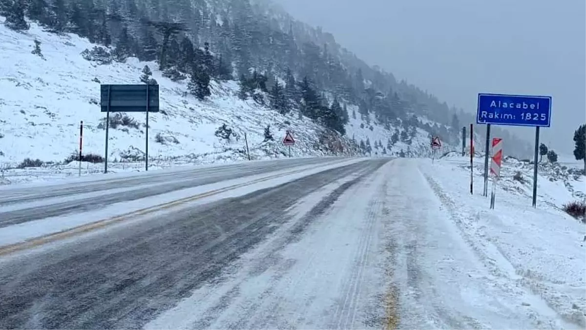 Antalya’da Yılın İlk Karı Düştü