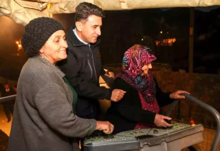 Bilecik’te İlk Asfaltı Teyzeler Dökerek Tarih Yazdı