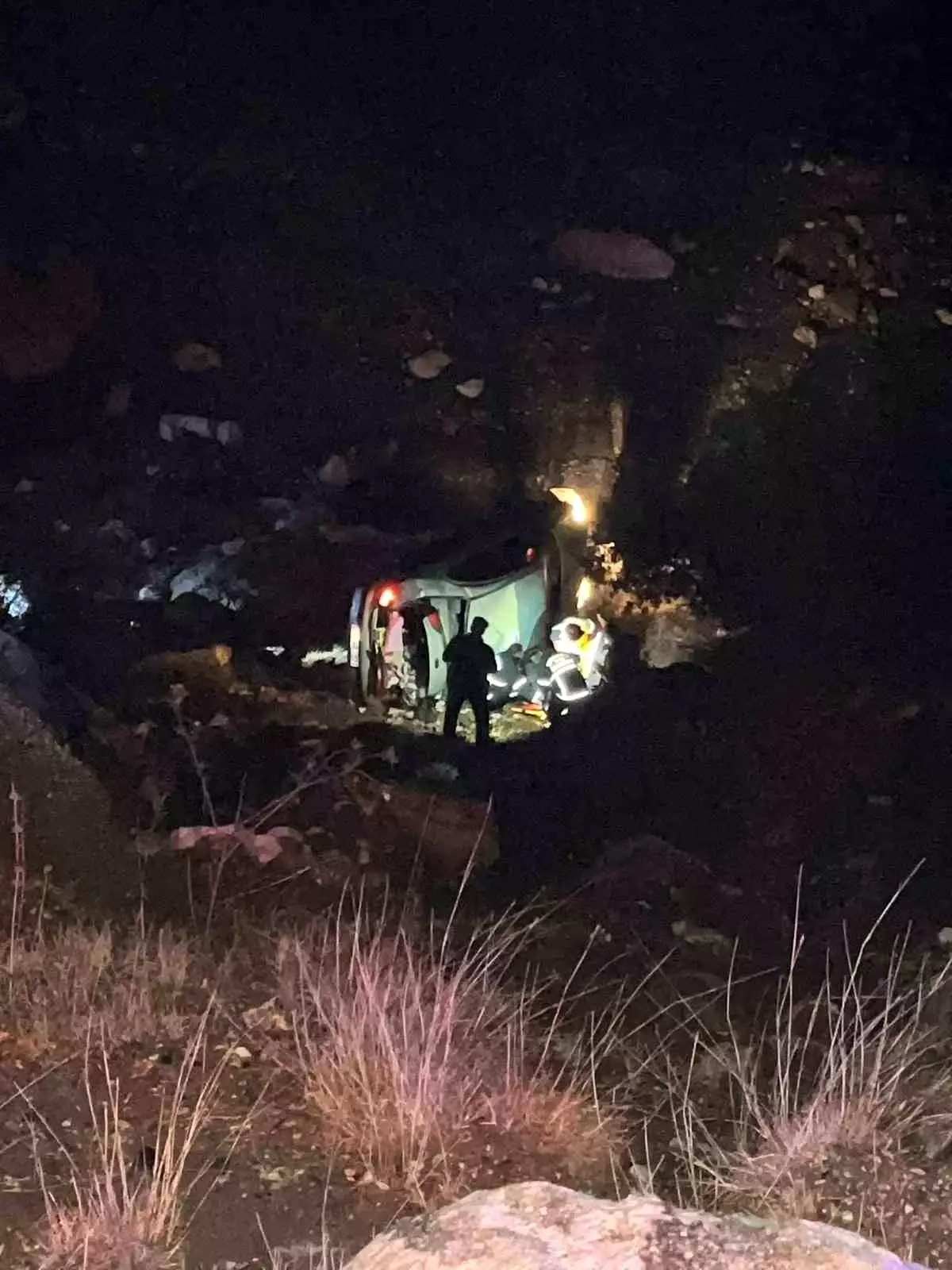 Burdur’da Otomobil Uçuruma Yuvarlandı: Sürücü Hastaneye Sevk Edildi