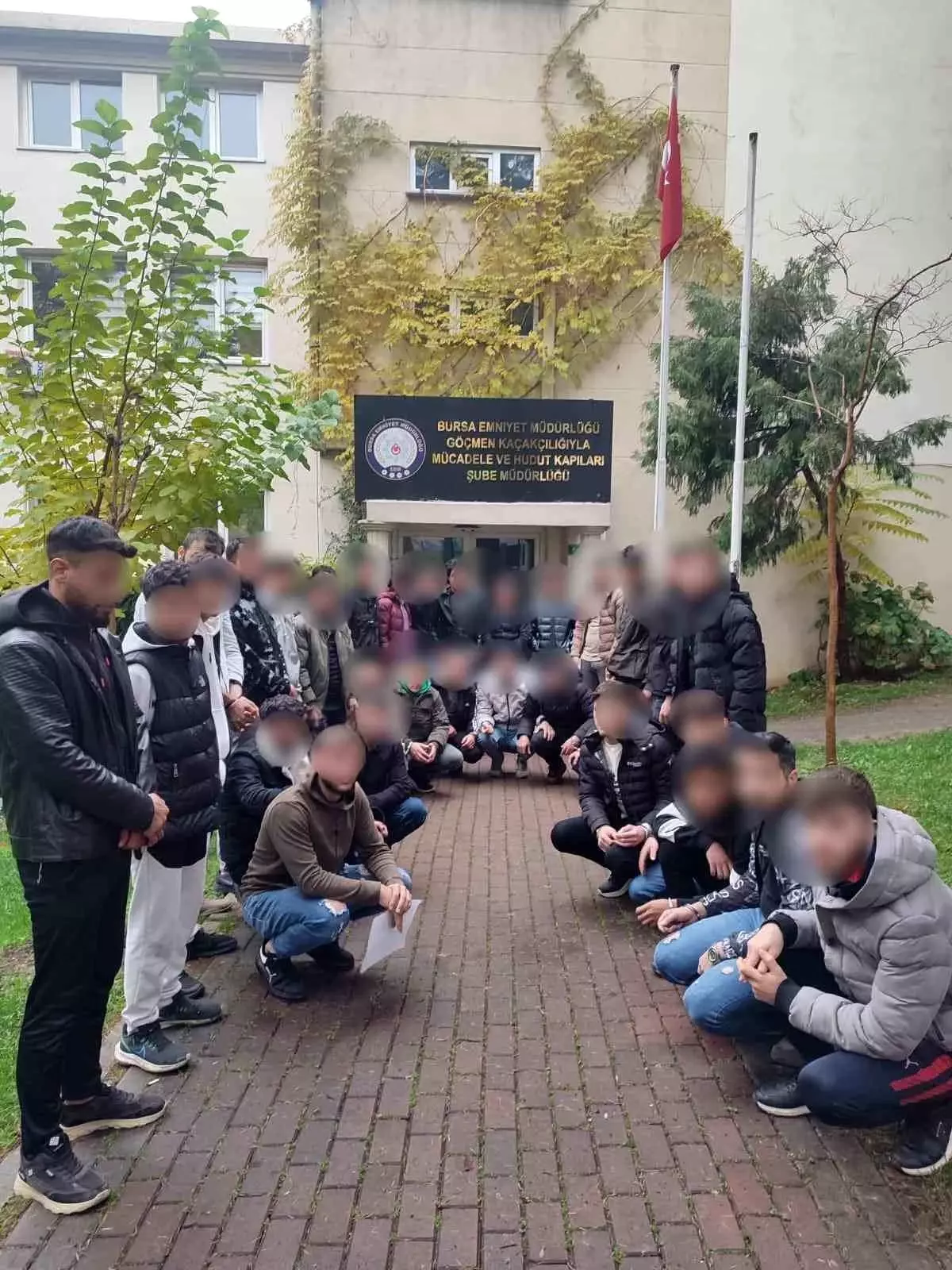 Bursa’da Göçmen Kaçakçılığı Operasyonu: 34 Kaçak Göçmen Yakalandı