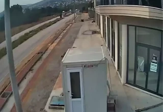 Bursa’da Kamyonlar Kafa Kafaya Çarpıştı, Anlar Cep Telefonuyla Kaydedildi