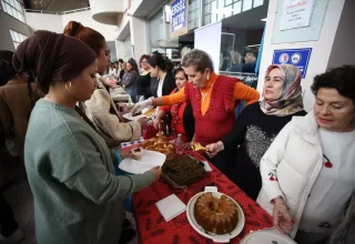 ÇOMÜ’de 101 Anne, Öğrencilere El Emeği İkramlarda Bulundu