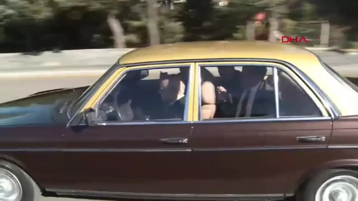Devlet Bahçeli, Atatürk’ün Şarkısıyla Ankara’da Tur Attı
