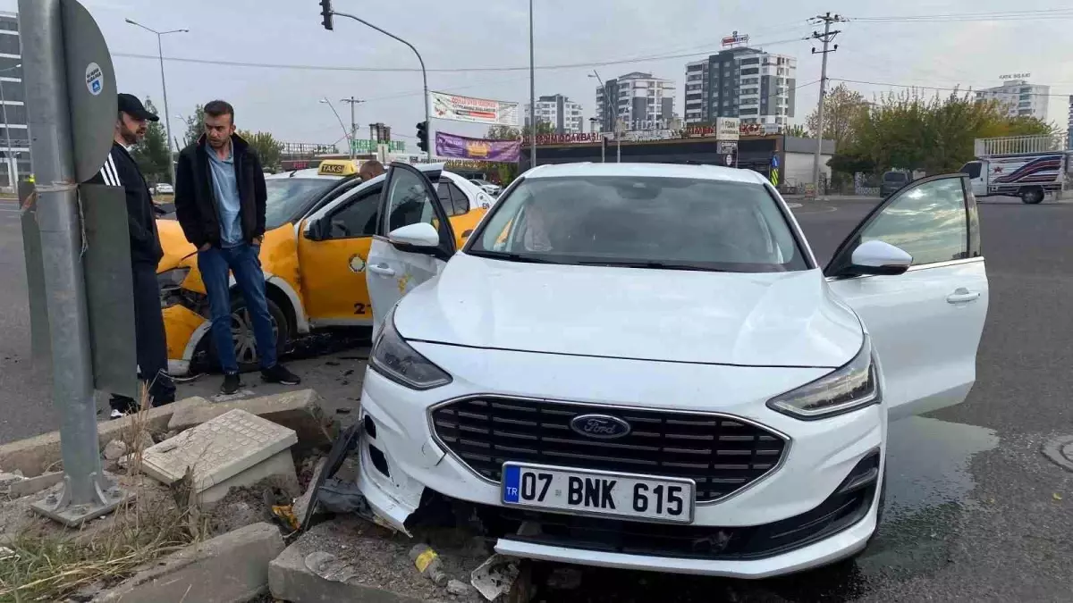 Diyarbakır’da Otomobil Kazası: 1 Yaralı