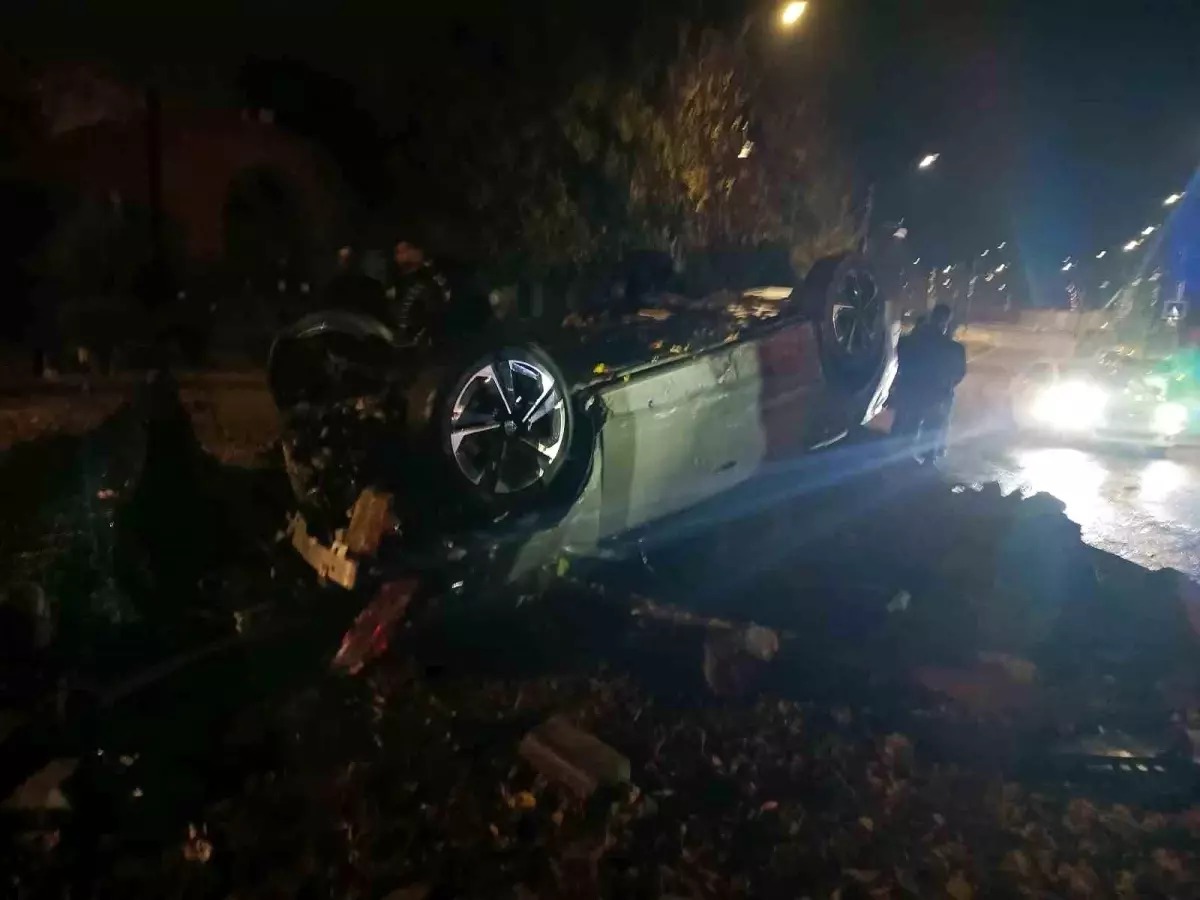 Diyarbakır’da Takla Atan Otomobilde 2 Yaralı