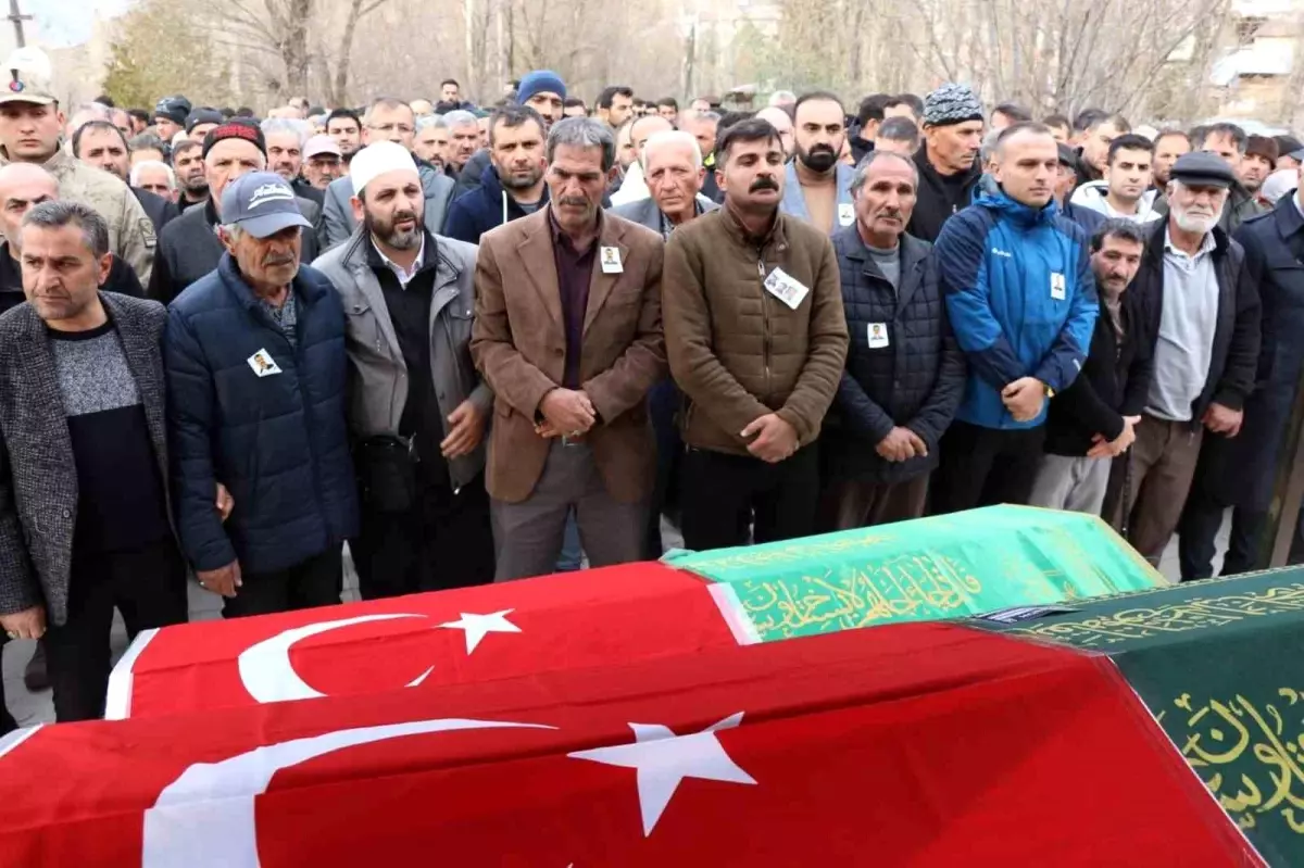 Erzurum’da Trafik Kazasında Hayatını Kaybeden İki Arkadaş Toprağa Verildi