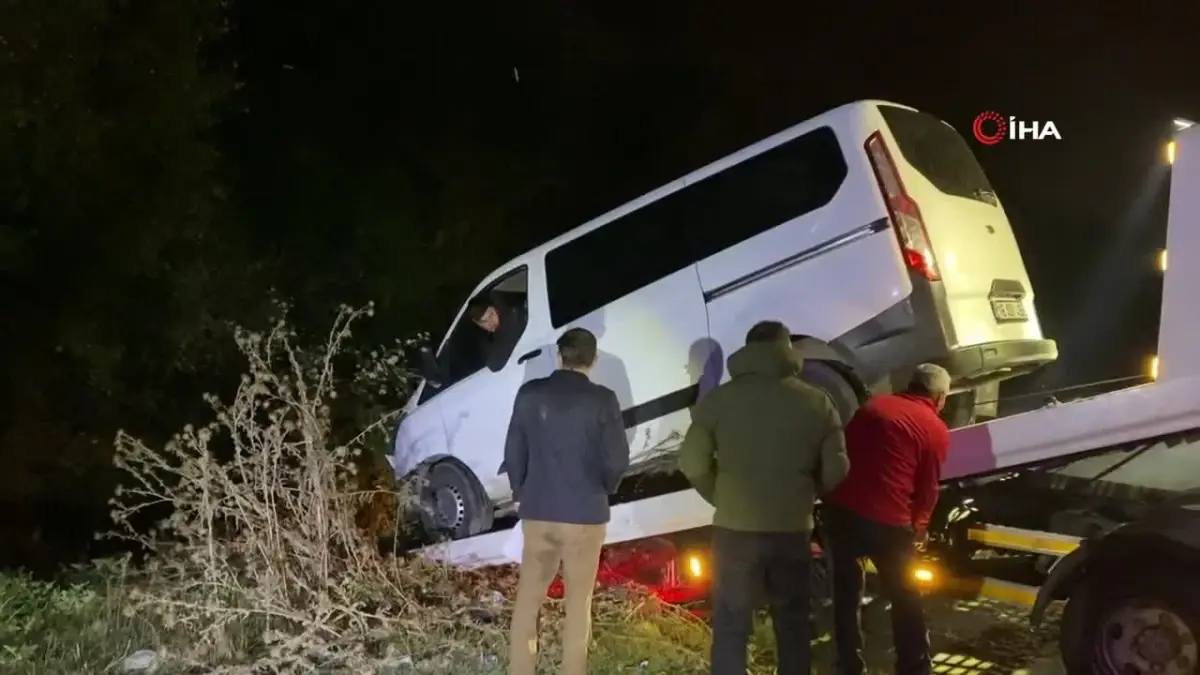 İnegöl’de Kontrolden Çıkan Minibüs Dere Yatağına Uçtu