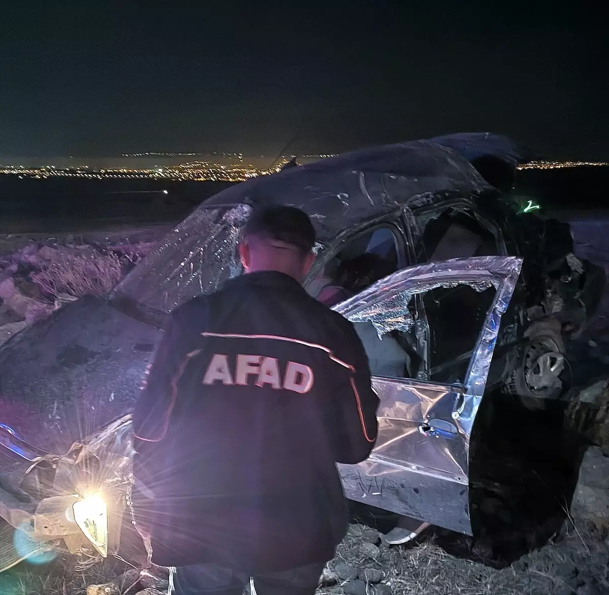 Kars’ta Otomobilin Şarampole Devrilmesi: 1 Ölü, 2 Yaralı