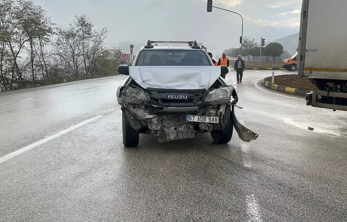 Kastamonu’da Üç Araçlı Trafik Kazası: 2 Yaralı