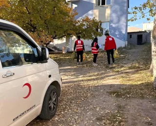 Kızılay Adilcevaz’da İhtiyaç Sahibi Ailelere Kış Yardımı