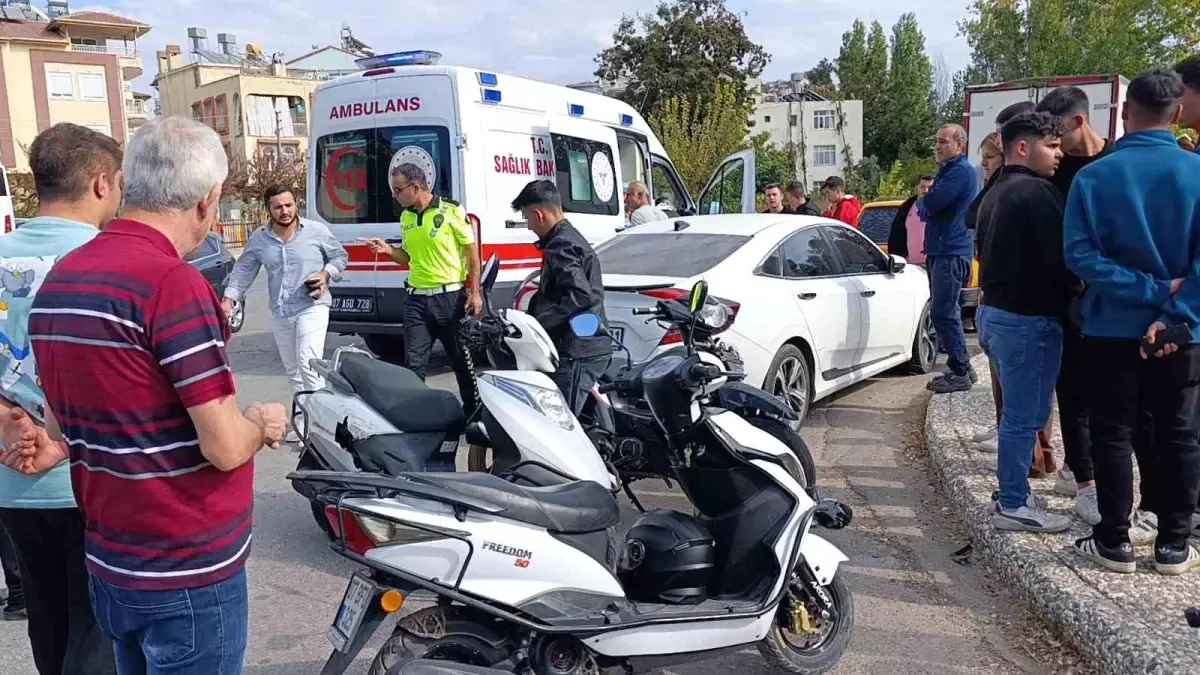 Manavgat’ta Motosiklet Kazası: Sürücüler Yaralandı