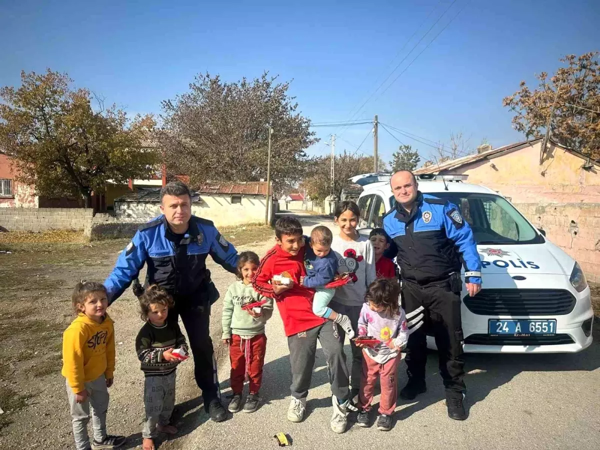Polisler, Erzincan’daki Çocuklarla Şenlendi