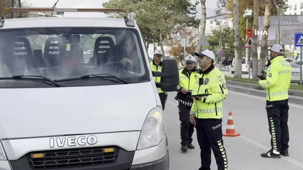 Tatvan’da Kış Lastiği Denetimi Başladı