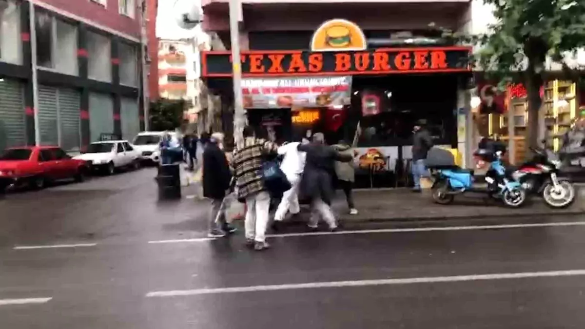 Tekirdağ’da Yolda Kavga: Bastonla Dayak Kamerada
