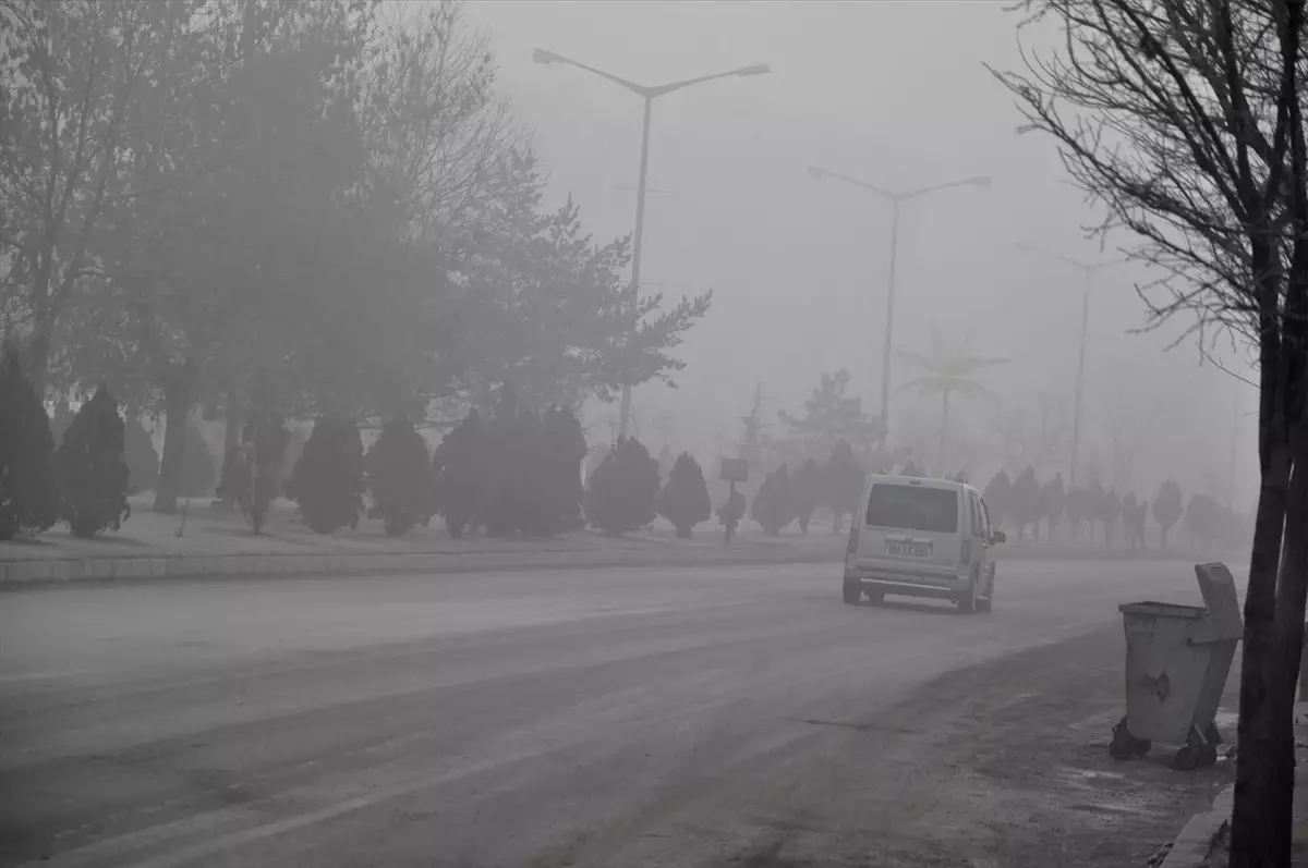 Yozgat’ta Sis, Trafikte Zorluklara Neden Oluyor