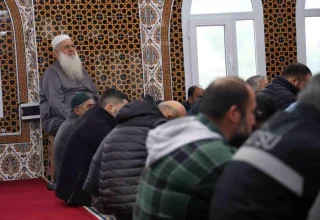 12 yıl sonra ülkesine dönecek olan Suriyeli hayırsever yaşadığı mahalleye cami yaptırdı