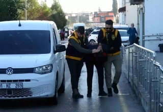 Adana’da Yaya Geçidinde Doktor Bıçaklandı