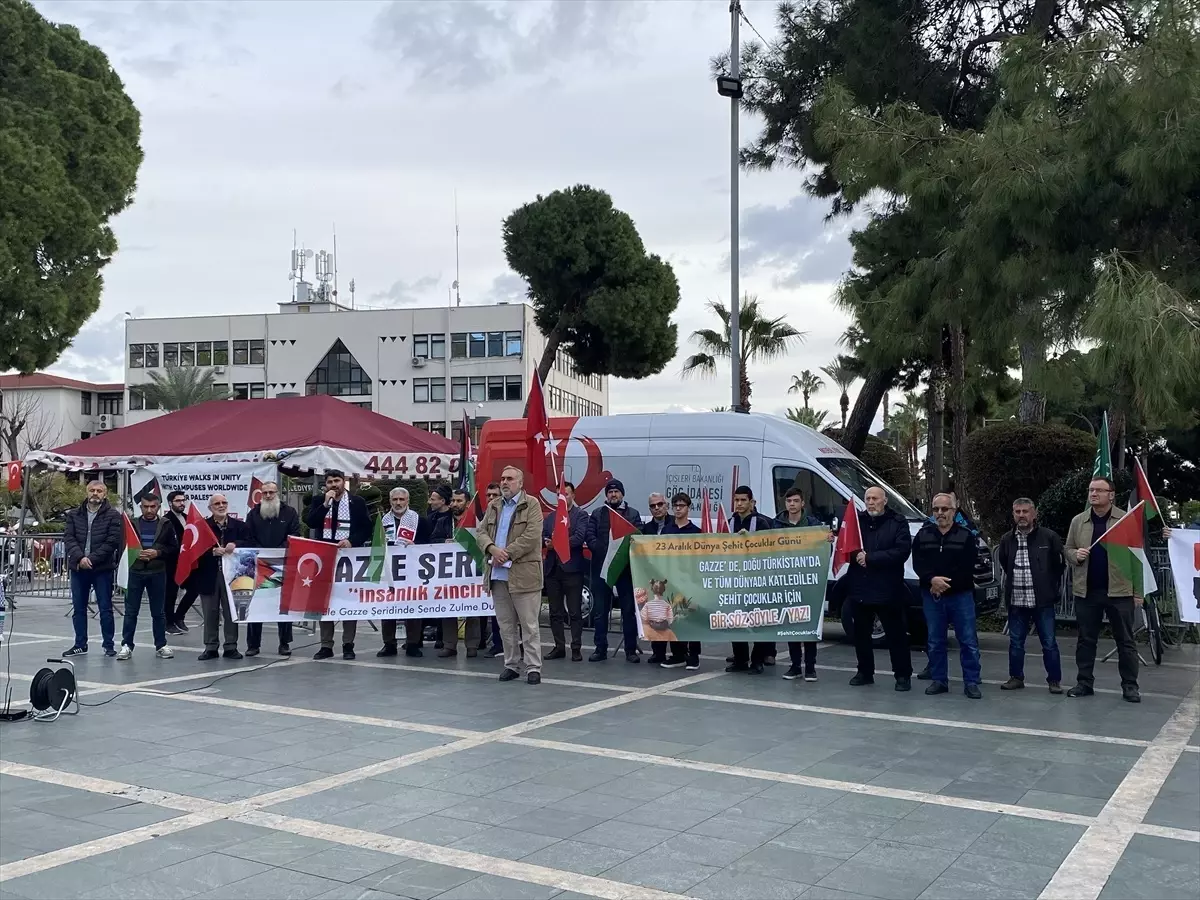 Alanya’da Dünya Şehit Çocuklar Günü’nde İsrail Saldırıları Protesto Edildi