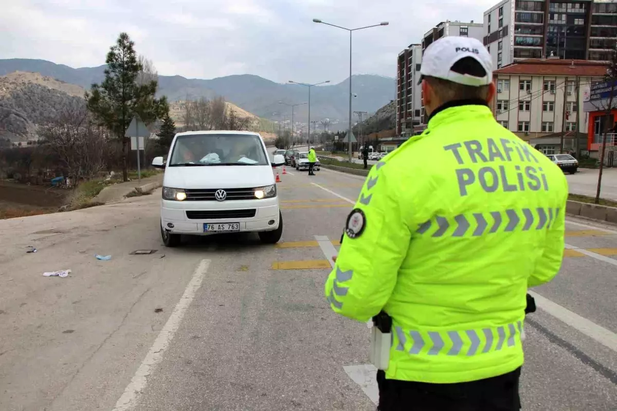 Amasya’da Kontrol Noktasında 20 Kaçak Göçmen Yakalandı