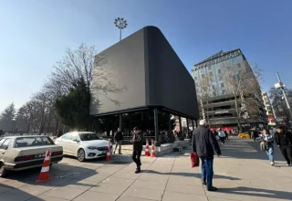 Ankara Büyükşehir Belediyesi’nden tepki çeken adım! Sit alanına reklam panosu diktiler