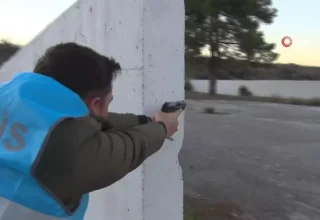 Antalya Emniyeti’nin ‘Lara Croft’u: Eğitiminden geçen polis karanlıkta hedefi 12’den vuruyor