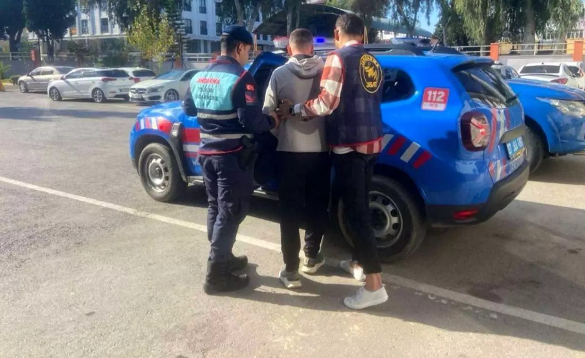 Antalya’da Jandarma 194 Aranan Şahsı Yakaladı