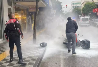 Arızalı Motosikletini Ateşe Verdi