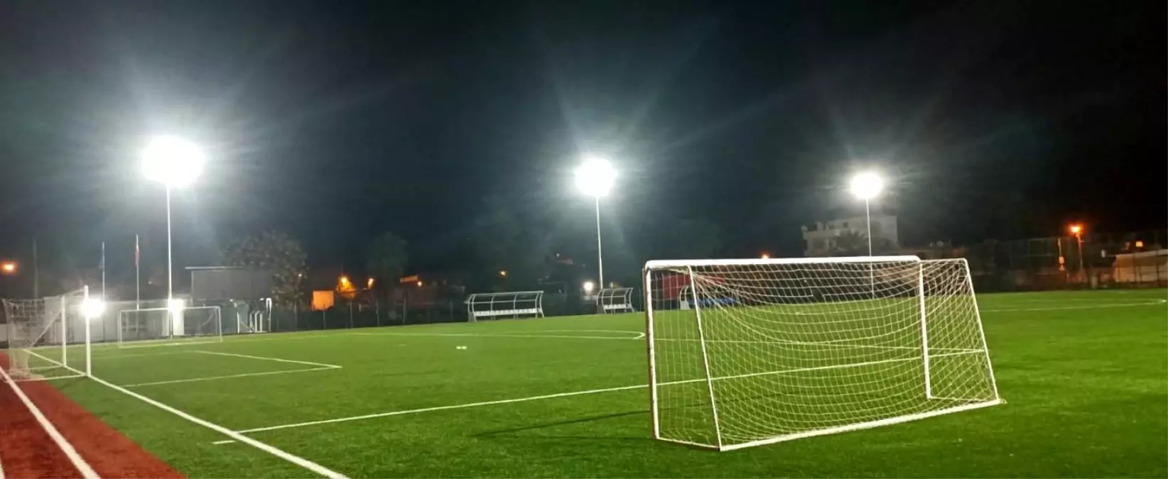 Aydın’da Bıyıklı Futbol Sahası’nda Aydınlatma Çalışmaları Tamamlandı