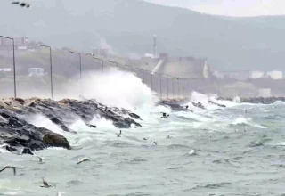 Bandırma’da Fırtına ve Sağanak Yağış Deniz Ulaşımını Olumsuz Etkiledi