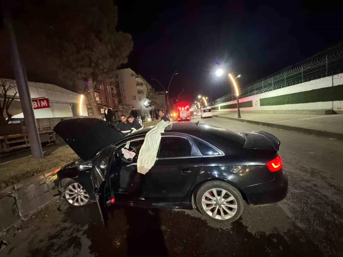 Batman’da Trafik Kazası: Sürücü İtfaiye Ekipleri Tarafından Kurtarıldı