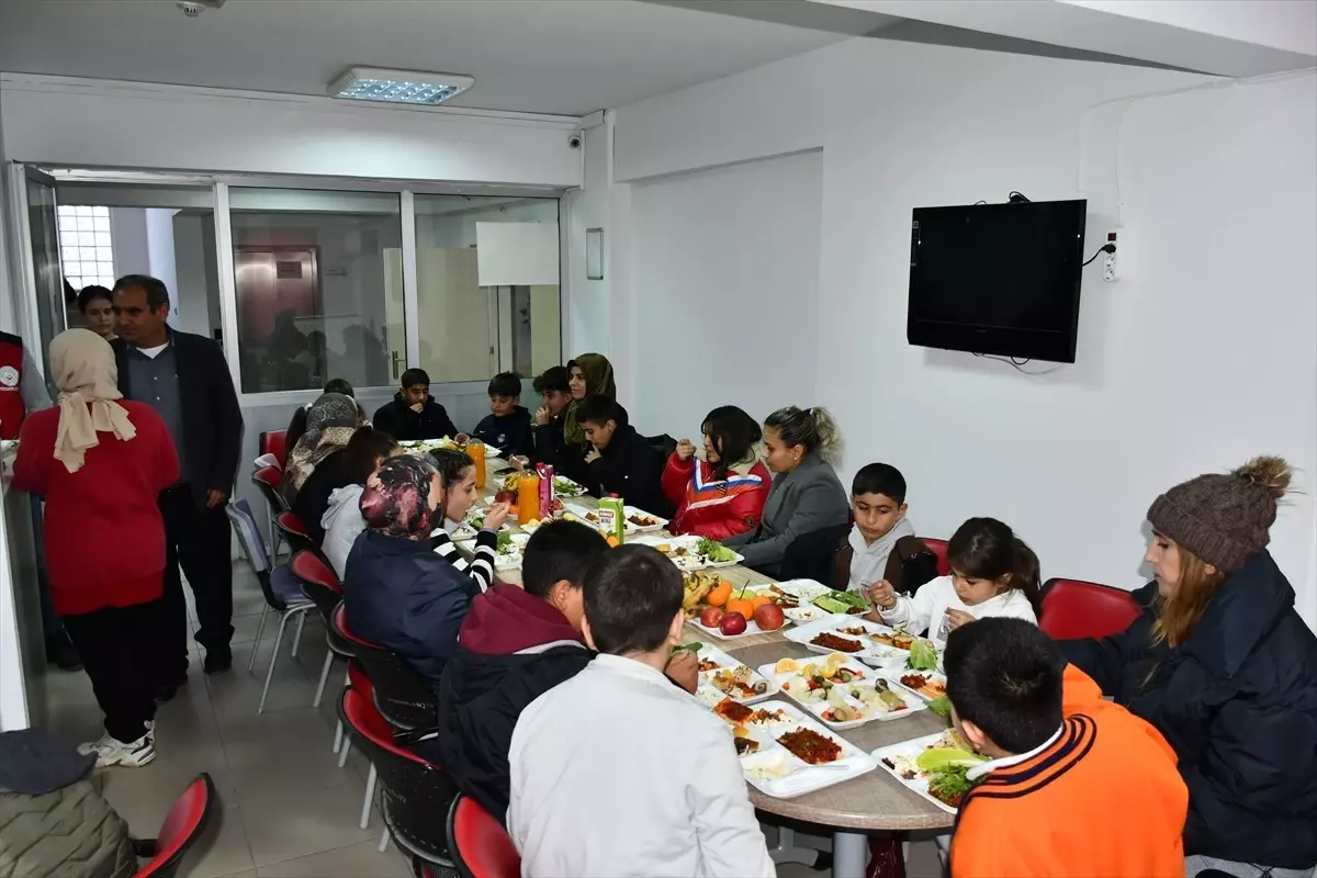 Besni’de Ebeveyn Kaybı Yaşayan Çocuklar İçin Yerli Malı Haftası Etkinliği Düzenlendi
