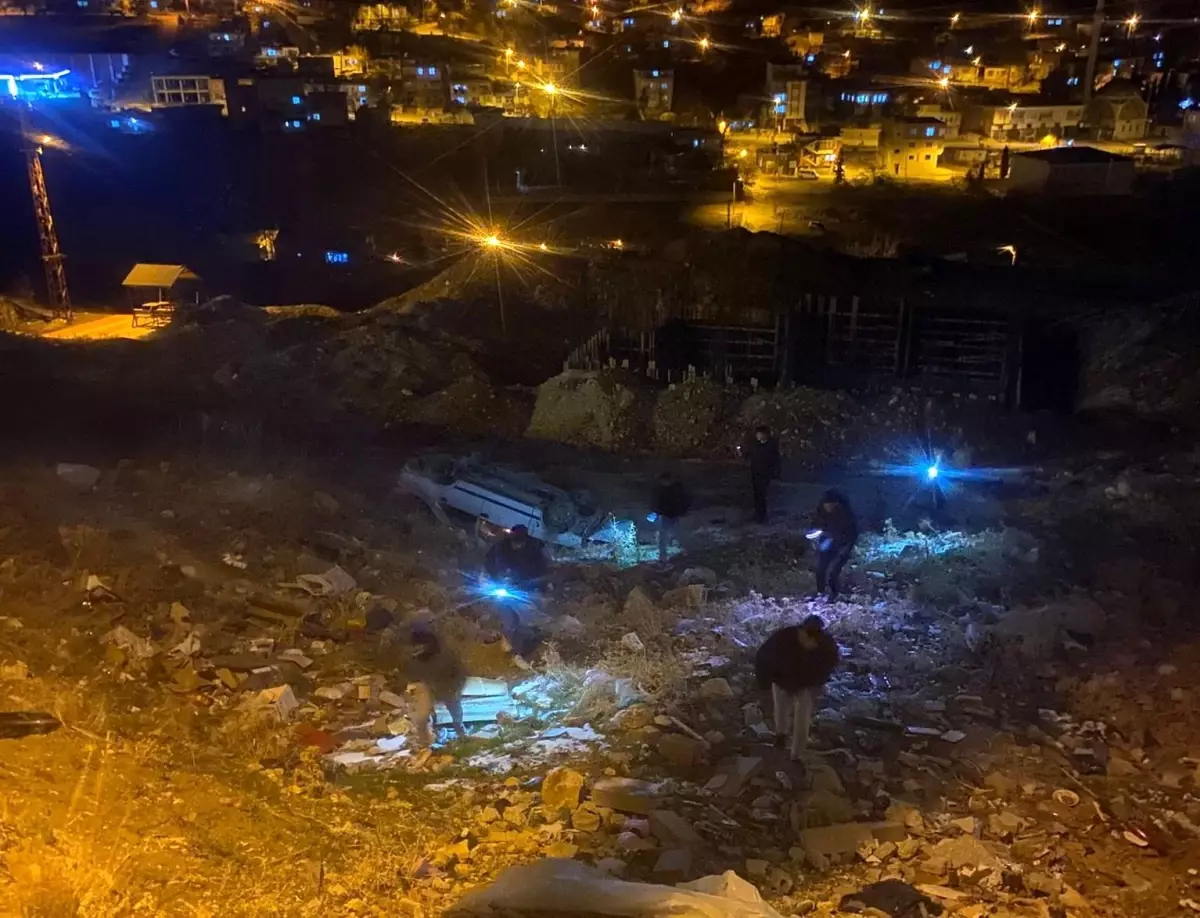 Besni’de Otomobil Şarampole Yuvarlandı: 1 Yaralı