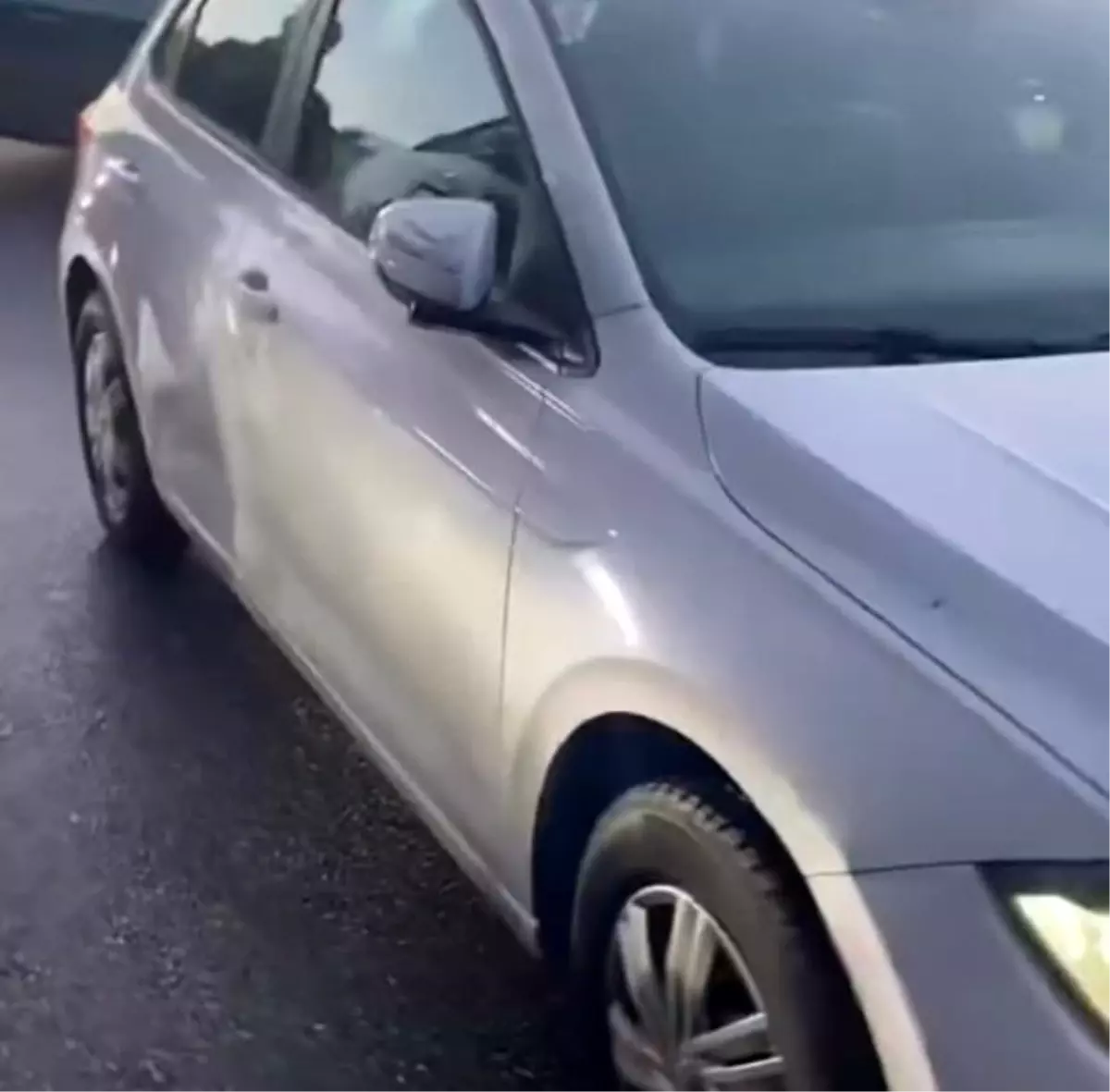 Beykoz’da Emniyet Şeridi İhlali: Sürücü Kasıtlı Olarak Üç Kez Çarptı