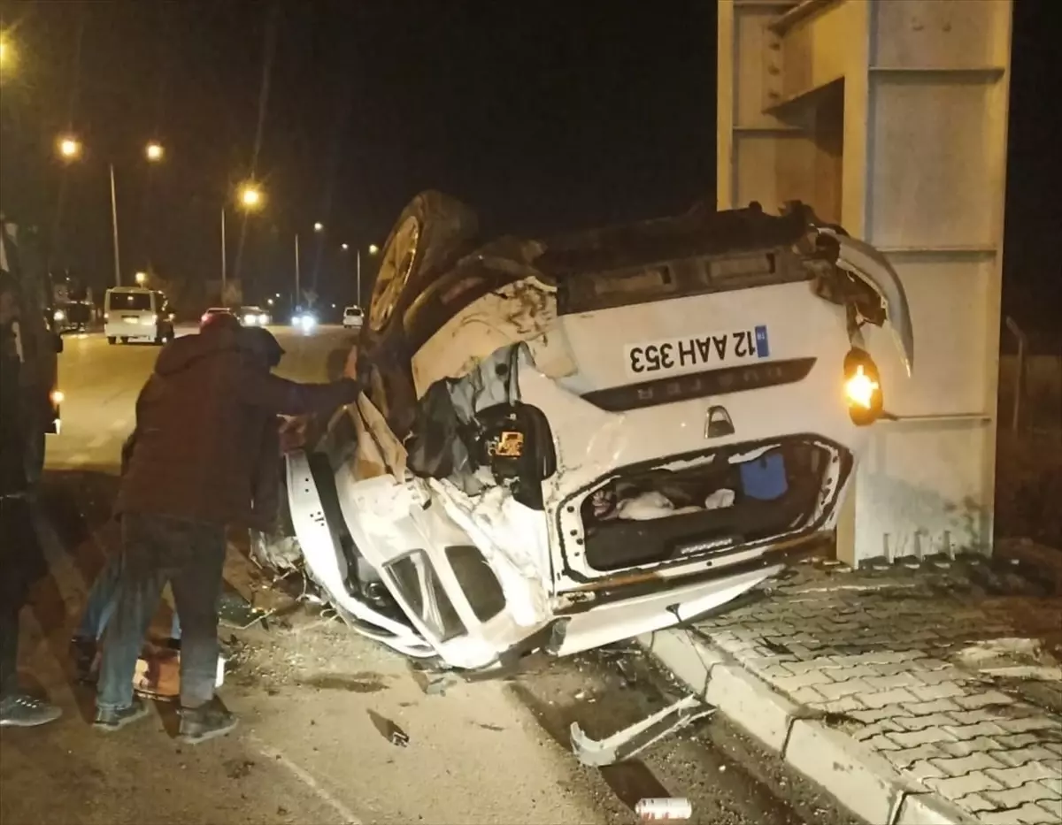 Bingöl’de Otomobil Takla Attı: 2 Yaralı