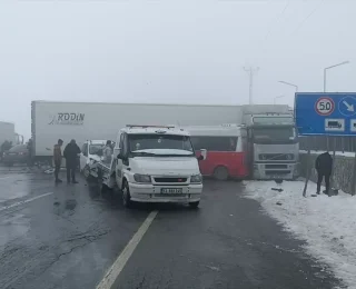 Bitlis’te Zincirleme Trafik Kazasında 31 Kişi Yaralandı