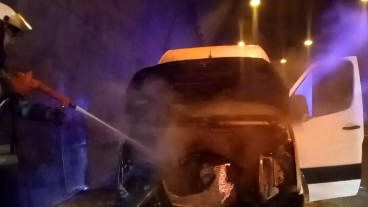 Bolu Dağı Tüneli’nde Minibüs Yangını