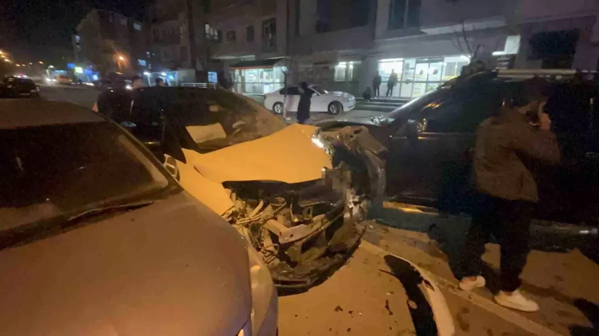 Bolu’da Pikap ve Otomobil Çarpıştı: 3 Yaralı