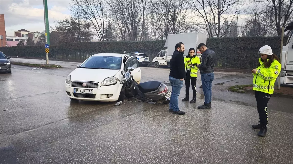 Bursa’da Otomobil ile Motosiklet Çarpıştı: 1 Yaralı