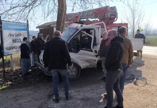 Bursa’da Otomobil ve Kamyonet Çarpıştı: 3 Yaralı