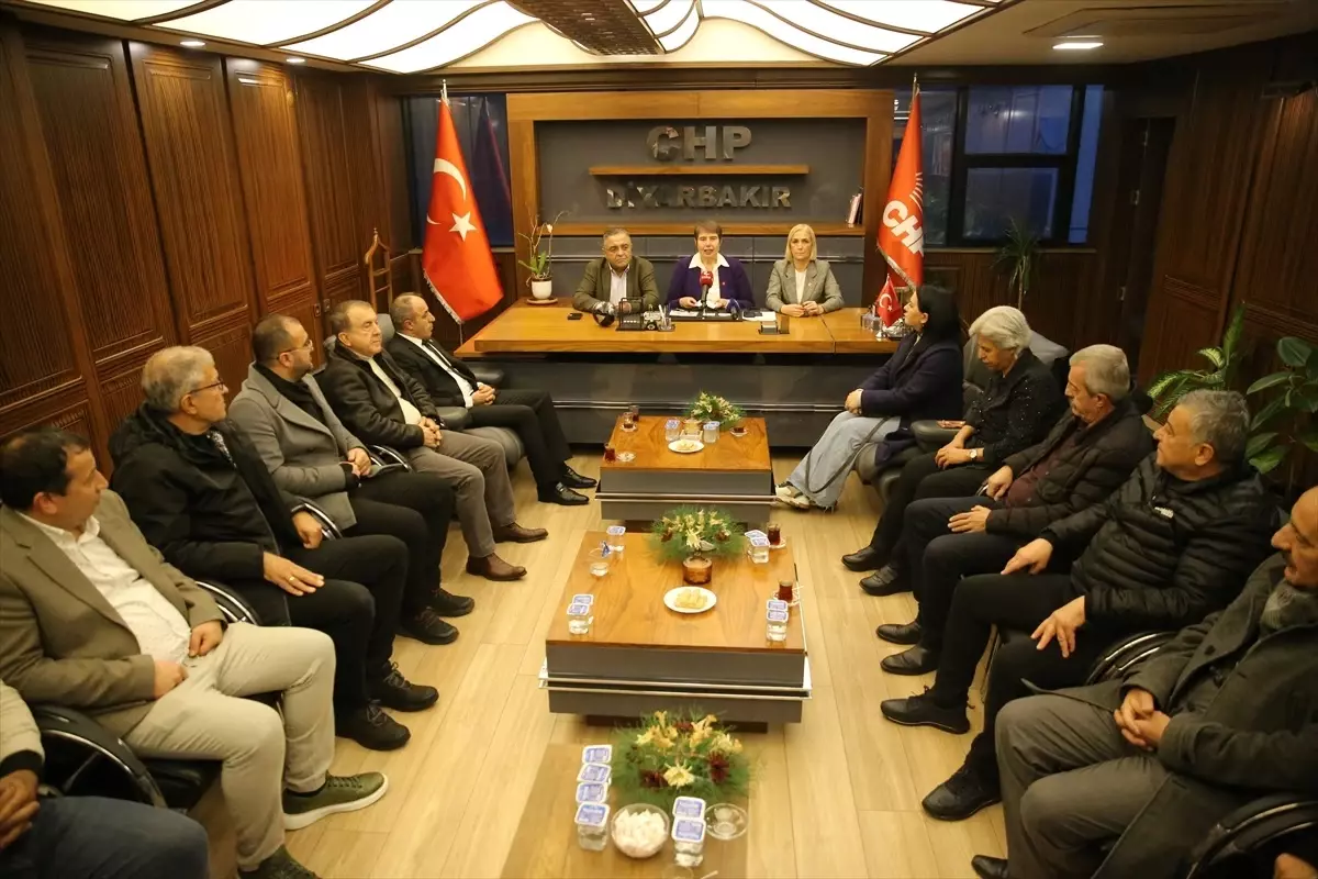 CHP Genel Başkan Yardımcısı Şahbaz, Diyarbakır’da Partililerle Bir Araya Geldi