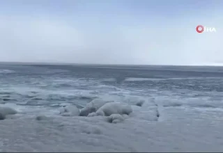 Çıldır Gölü’nde Kutupları Aratmayan Manzaralar