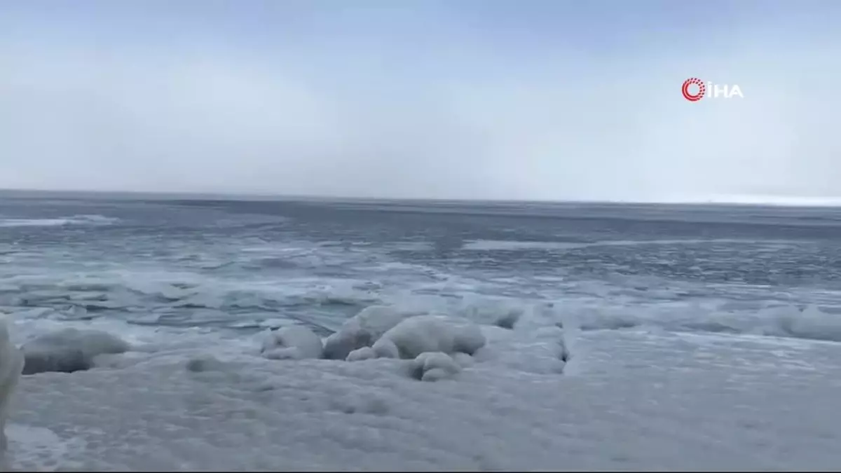 Çıldır Gölü’nde Kutupları Aratmayan Manzaralar