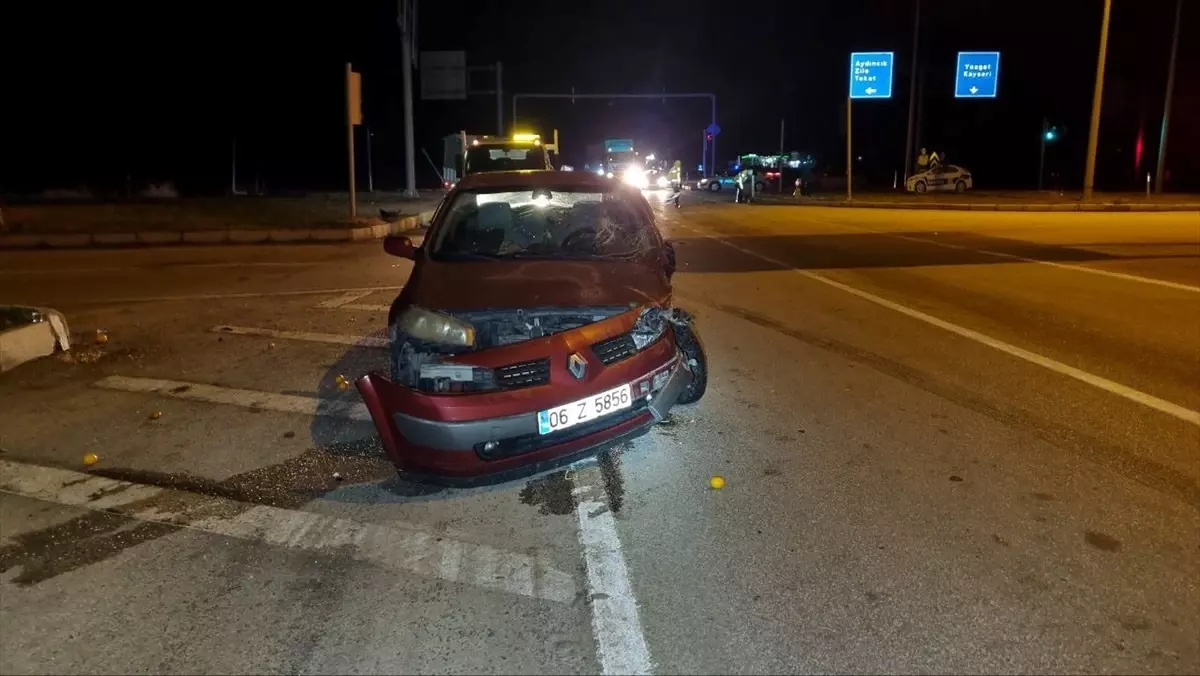 Çorum’da Kamyonet ve Otomobil Çarpıştı: 6 Yaralı