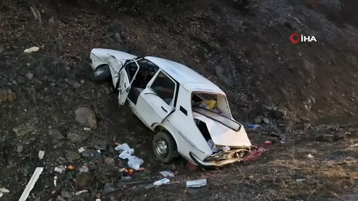 Çorum’da otomobil şarampole devrildi: 2 yaralı
