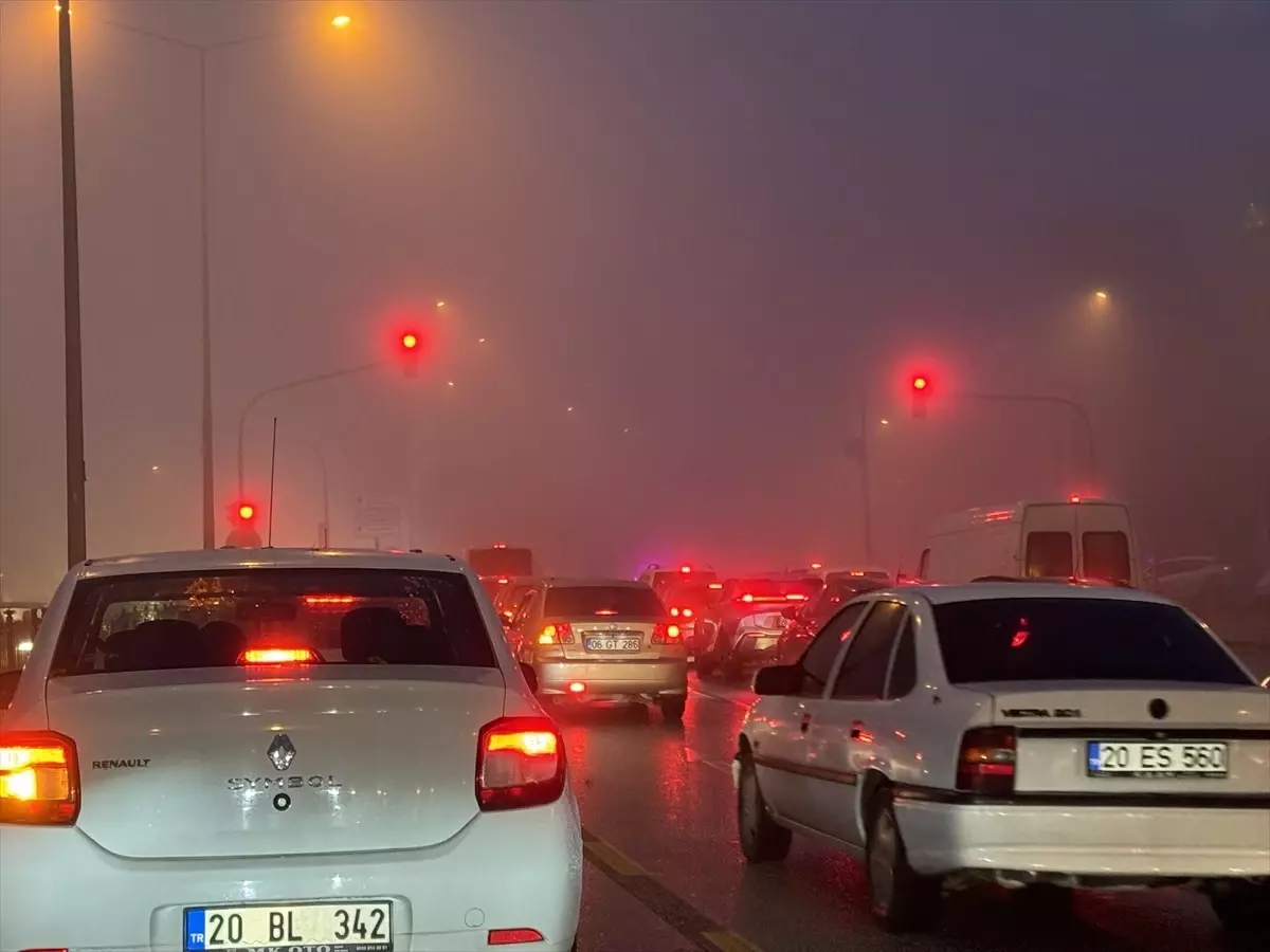 Denizli’de Yoğun Sis Ulaşımı Olumsuz Etkiledi