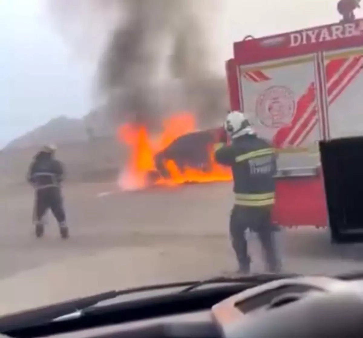 Diyarbakır’da Seyir Halindeki Cip Alev Aldı