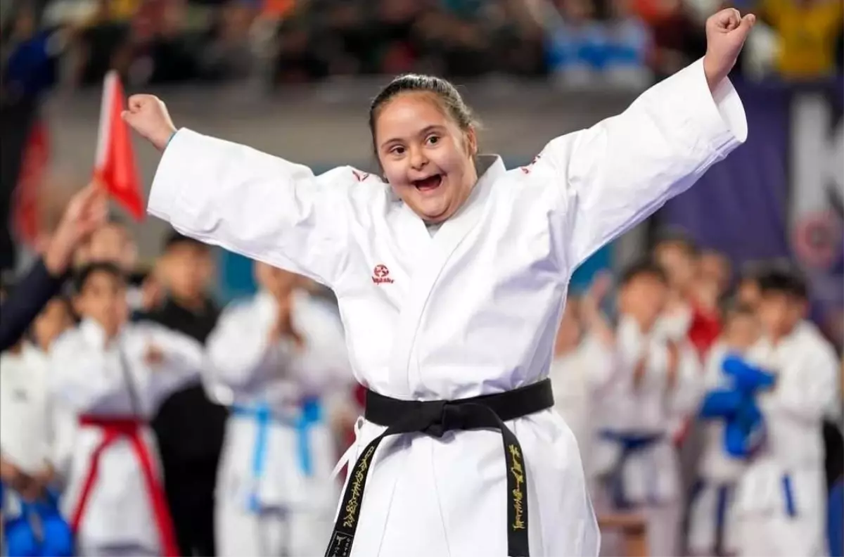 Down Sendromlu Sporcu Ayşegül Reyyan Şimşek, Boğaziçi Karate Şampiyonası’nda Şampiyon Oldu
