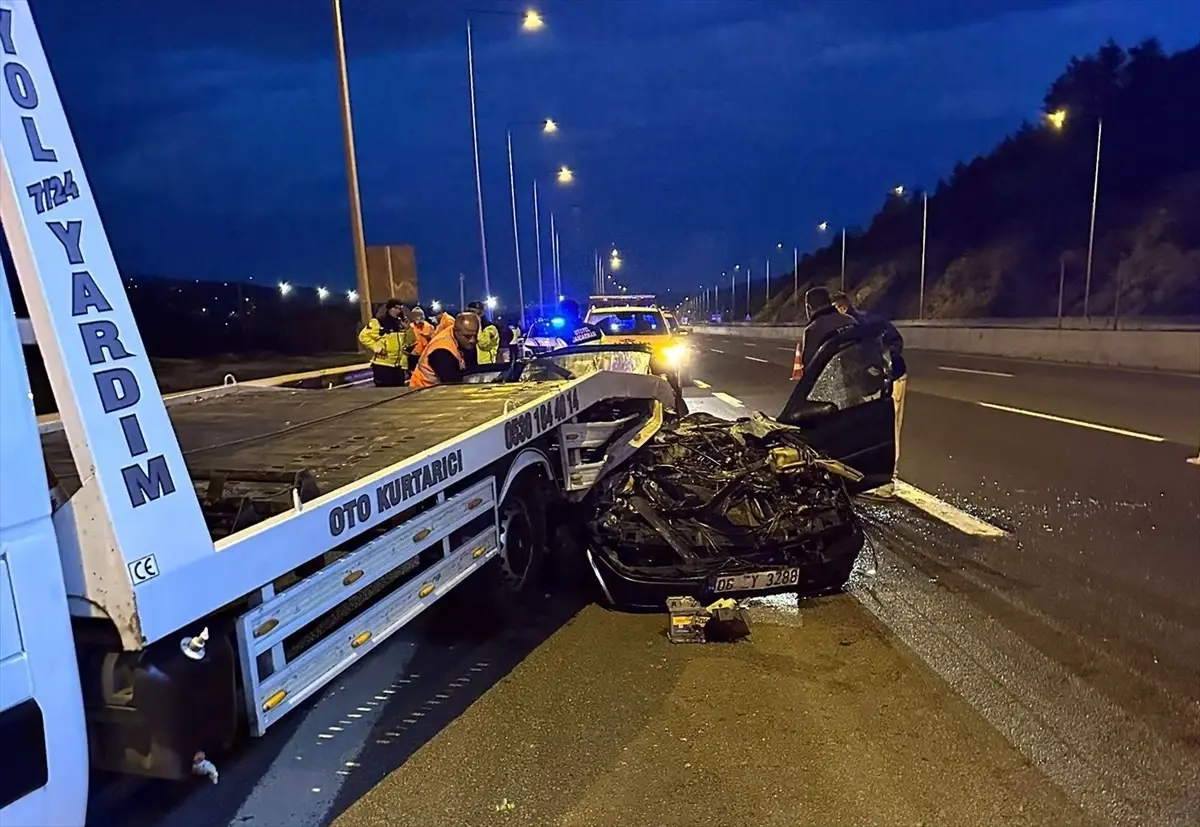 Düzce’de Otoyolda Trafik Kazası: İki Ölü, Bir Yaralı