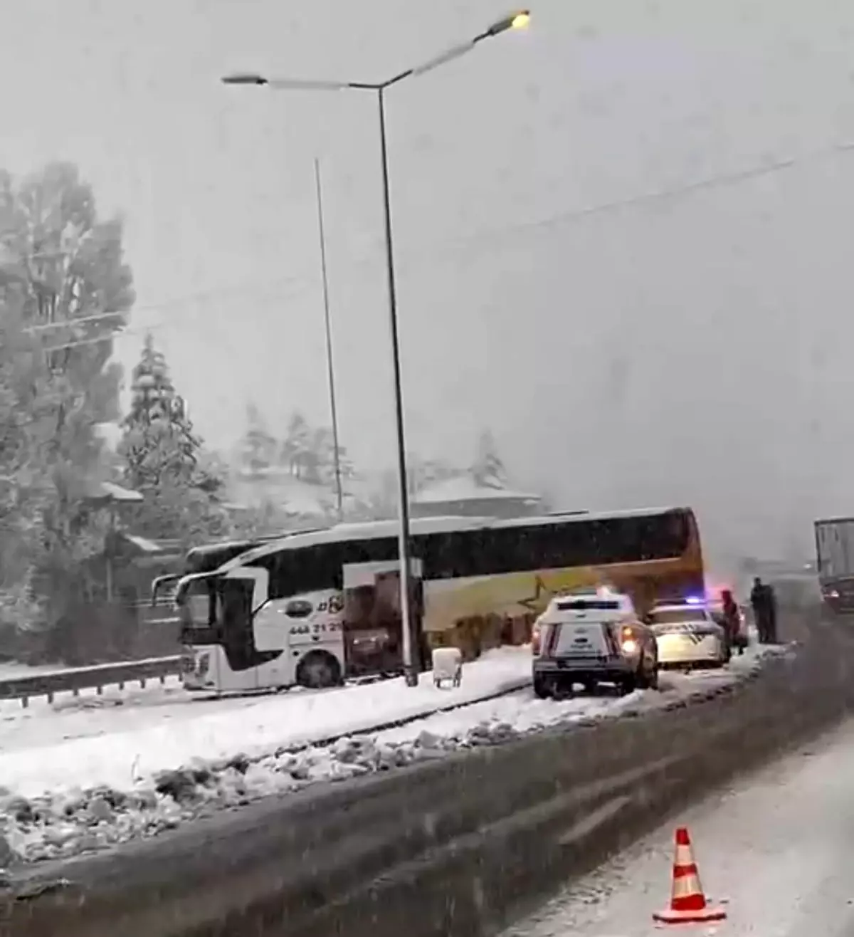 Elazığ’da Yoğun Kar Yağışı Trafik Kazalarına Sebep Oldu