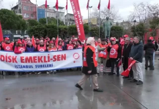 Emekli-Sen’den Asgari Ücret ve Emekli Maaşları İçin Kartal Meydanı’nda Eylem